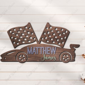 Letrero de madera con nombre de coche de carreras personalizado para guardería, bandera a cuadros de carreras de coches de madera personalizada, decoración de pared para baby shower, regalo de cumpleaños para niño y niña