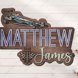 Letrero de madera personalizado con nombre para guardería, coche de carreras de dragster, luces de carreras de dragster de madera personalizadas, decoración de pared para baby shower, regalo de cumpleaños para niño y niña