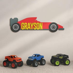 Letrero de madera personalizado con nombre de coche de carreras para guardería, bandera a cuadros de carreras de coches de carreras personalizada, decoración de pared para baby shower, regalo de cumpleaños para niño y niña, letrero para habitación