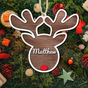 Personalisierte Weihnachten Rentier Stocking Tags / Ornament, Weihnachtsgeschenkanhänger, benutzerdefinierte Holznamensschilder gemalt, Weihnachtsverzierung mit Jahr