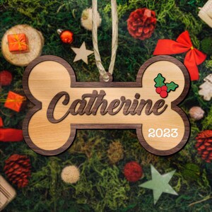 Personalisierte Weihnachten Hundeknochen Strumpf Tags / Ornament, Weihnachtsgeschenk Anhänger, Benutzerdefinierte Holz Namensschilder gemalt, Weihnachtsverzierung mit Jahr