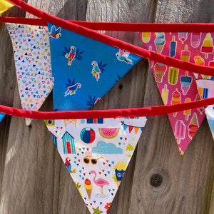 Rolig sommarvimplar. Bomullstyg. Strand, glass, poolparty. Pris per meter.