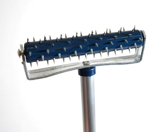 High quality telescopic hedgehog roller with hardened nails | Premium barbed roller in blue for wallpaper | Wallpaper roller metal telescopic roller 54-98 cm