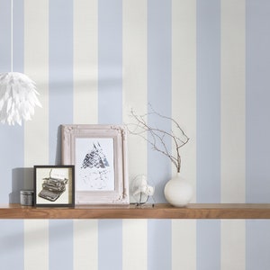 Tapete mit Streifen Blau | Vliestapete hellblau weiß gestreift | Vlies Wohnzimmer Tapete Schlafzimmer Küche Kinderzimmer | 10.05 m x 0.53 m