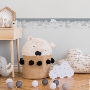 Babyzimmer Wolken Tapete mit Sternen | Kinder Vliestapete mit Sternen in Hellblau und Grau | Kinderzimmer Bordüre selbstklebend für Jungen