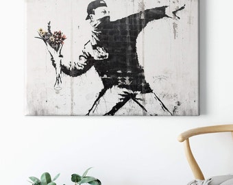 Leinwandbild Banksy Blumen-Werfer schwarz-weiß | Blumenstrauß | Flower Thrower | Leinwand auf Keilrahmen | Wandbild | Dekobild 70 cm x 50 cm