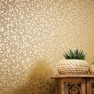 Tapete Gold glänzend | Mustertapete mit 3D-Effekt | Vliestapete Metallic orientalischer Stil | Schlafzimmer- Wohnzimmertapete 10,05 x 0,53m