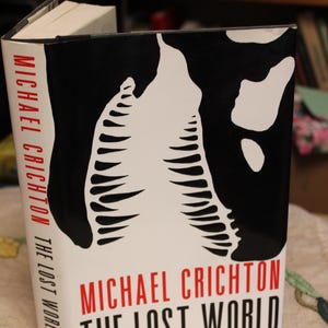 The Lost World, Michael Crichton / 1995 First Trade Edition Hardcover /  Science Fiction, Thriller, Dinosaurs, Suspense, Movie
