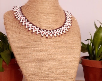 Pärlhalsband Traditionellt ukrainskt halsband Halsband med frön av pärlor Vitt lila rosa statement-halsband för kvinnor