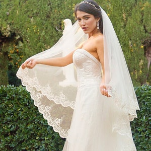 Voile de mariée avec bord brodé, voile 2 niveaux, voile de mariage avec fard à joues, voile mantille, voile du bout des doigts, voile de la chapelle, voile personnalisé, 30021.1