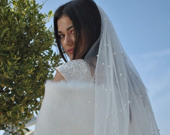 Scattered pearls wedding veil Pearl Chapel bridal veil Fingertip Veil Pearl Wedding Veil Cascading Pearl Wedding Veil Cathedral Pearl veil