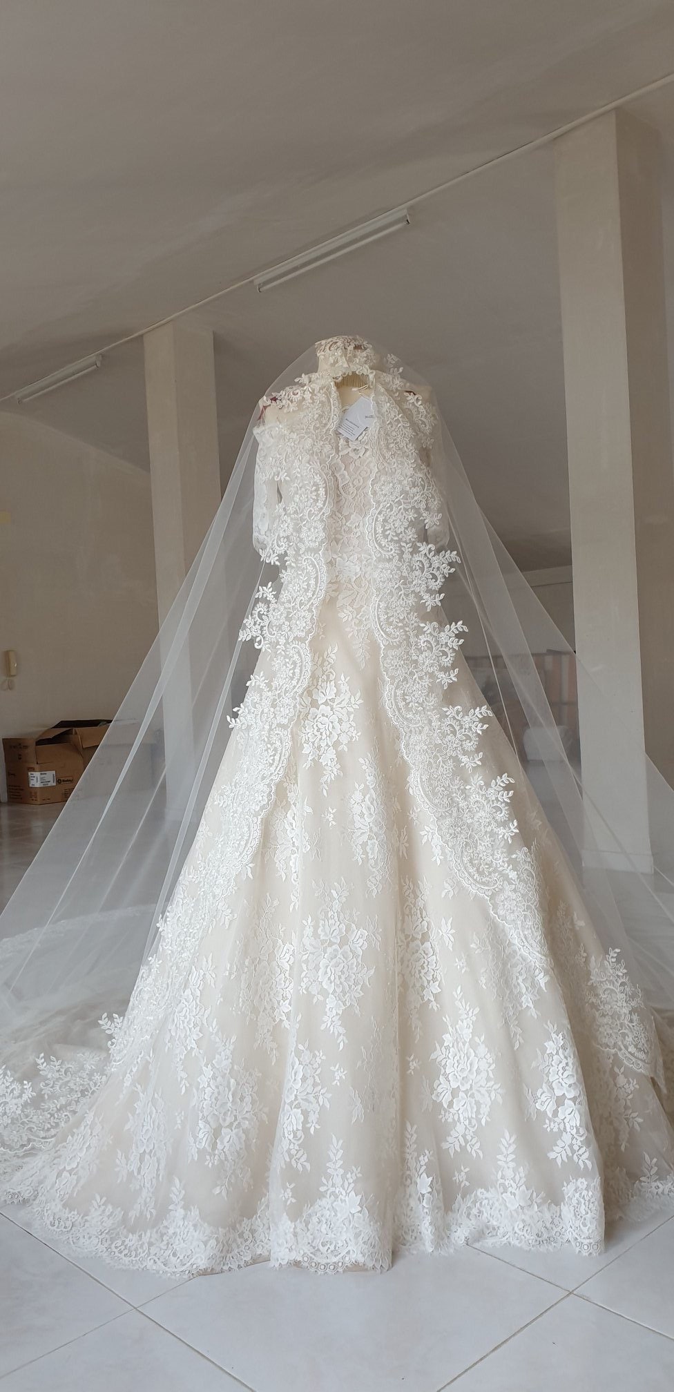 Elegant Lace Applique Wedding Veil With Butterflies With Comb For Girls  Cathedral Luxury Long Chapel Length From Kuaileju, $27.23