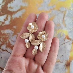 Floral Boho Wedding Earrings Boho Bridal Earrings Floral Wedding Earrings Pearl Wedding Earrings Leaf Bridal Earrings Gold Wedding Earrings