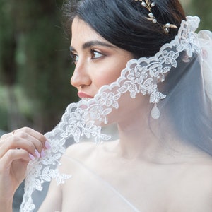 One Tier Chapel Length Wedding Veil Boho Veil White Bride Veil Elbow Fingertip Ivory Lace Bridal Veil CathedraWedding Veils Waltz-900160.1
