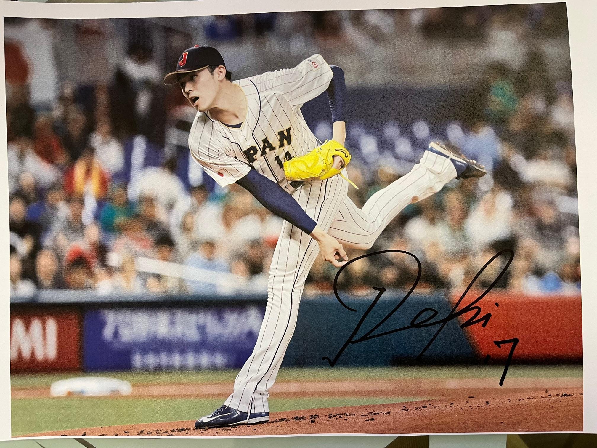 佐々木朗希選手のサイン入り写真 - MLBの新スーパースター投手