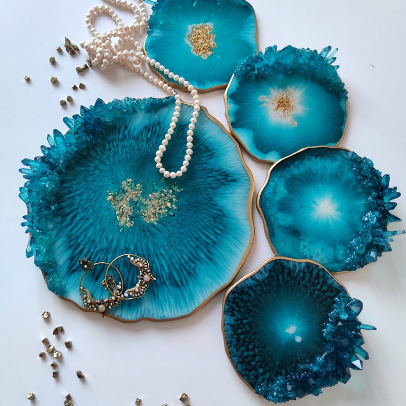 A unique gift for her Turquoise serving set Resin Art tray for coffee table Crystal Art Round decorative tray and 4 turquoise coasters