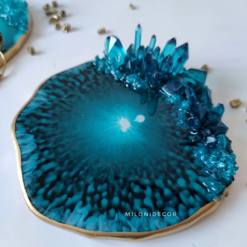 A unique gift for her Turquoise serving set Resin Art tray for coffee table Crystal Art Round decorative tray and 4 turquoise coasters