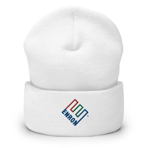 Mit dem Enron-Logo bestickte Mütze mit Manschette - Inspiriert von Vintage Corporate Merch - Nicht mehr existierende Finanzierungsunternehmen - Corporate Humor