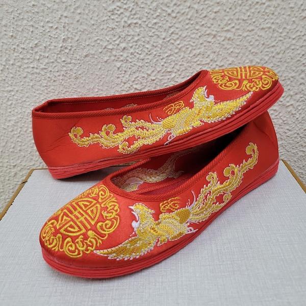 Double Happiness Red Flat Bridal Shoe, Traditional Chinese Wedding Shoes, Bridal Shoes, Traditional Handmade Gold Phoenix Wedding Flat Shoes