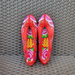 Red Knot Bridal Flat Shoes, Traditional Chinese Wedding Gifts, Bridal Shoes, Embroidered Wedding Shoes, Party Causal Handmade Floral Shoes