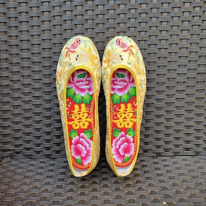 Traditional Chinese Wedding Shoes, Embroidered Wedding Flat Shoe, Gold Bridal Shoes, Handmade Yellow Goldfish Wedding Shoes, ** Free Gift **