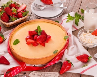 Strawberry Cheesecake | Soy Wax Candle | 8 oz