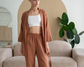 Conjunto de kimono de muselina marrón para estar en casa, 100 % muselina de gasa doble de algodón, pantalones holgados y top cruzado con cinturón, ideal para estar en casa o para viajar.