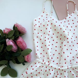 Natürlicher Musselin Pyjama Set mit Herz Print, Leichtes Sommer Tank und Shorts, Romantische Nachtwäsche für Sie, Brautparty oder Girls 'Night Pjs