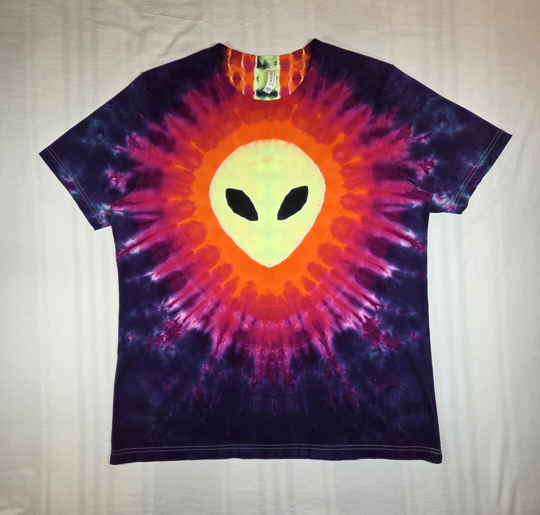 Extra Large (XL) Short Sleeve Alien Tie Dye T-shirt W/ Spine on Back ...