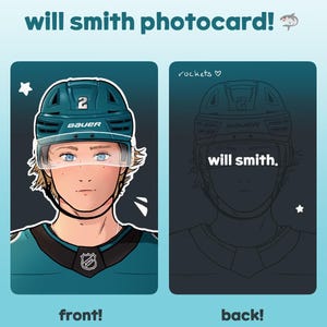 Könnte beinhalten: Eine rechteckige Fotokarte mit einer digitalen Illustration eines Eishockeyspielers, der einen türkisfarbenen Bauer-Helm mit der Nummer 2 und ein türkisfarbenes Trikot trägt. Die Vorderseite zeigt den Spieler, die Rückseite den Text will smith. und rockets.