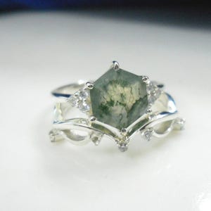 Moss Agate Ring, Green Crystal Engagement Ring, Nature-Inspired Jewelry, Handmade Bridal Ring, Boho Wedding Gift for her, Gold or Silver
