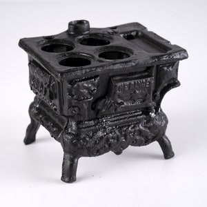 Vintage Miniature Toy CAST IRON Stove