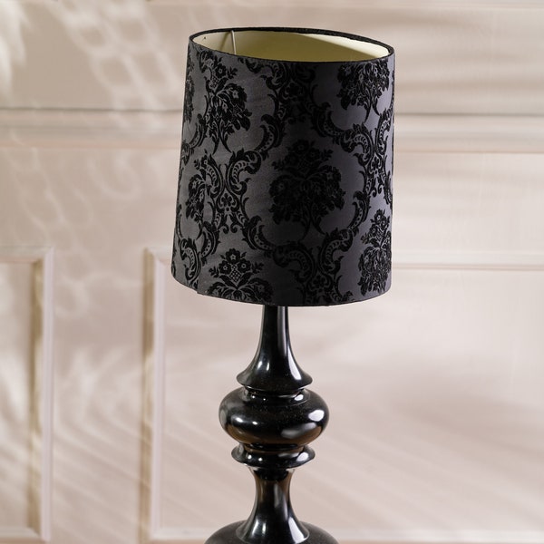 Lampe de table sombre