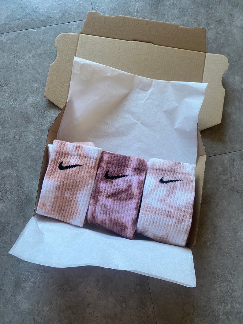 Calzini Nike tie dye/batik neutriunisexcalzini sportivifatti a manocalzini da uomo calzini da donna hCalze da tennis idea regaloregalo immagine 1
