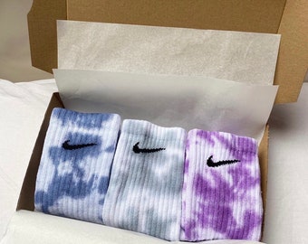 Tie dye/batik Chaussettes Nike|bas|chaussettes homme|chaussettes femme|fait main| chaussettes teintes à la main | chaussettes de sport | |Chaussettes de tennis| idée cadeau|cadeau