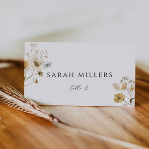 Modelo de cartão de lugar para casamento com flores silvestres, cartão de nome para casamento com flores de verão, etiquetas de nome para casamento com flores botânicas editáveis e imprimíveis, CORJL