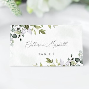 Modelo de cartão de lugar com eucalipto verde, cartão de lugar para impressão de casamento, texto editável, moderno, plano e dobrável, download instantâneo, PL35