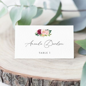 Modello di segnaposto floreale bordeaux, segnaposto stampabile per matrimonio, testo modificabile, calligrafia moderna piegata piatta e a tenda, PL12, CORJL