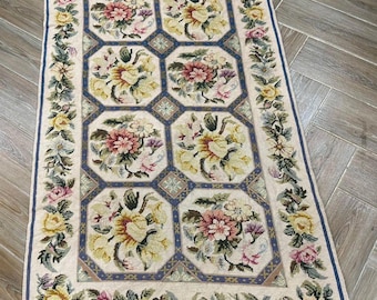 Vintage Handmade Aubusson Rug: Floral Needlepoint Wool Rug (136 x 84 cm)