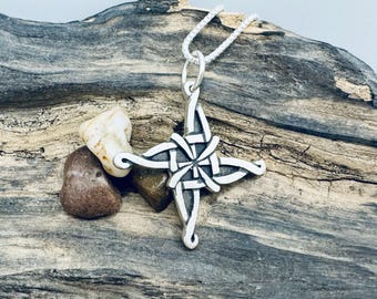 Colgante de cruz de Santa Brígida en plata de ley