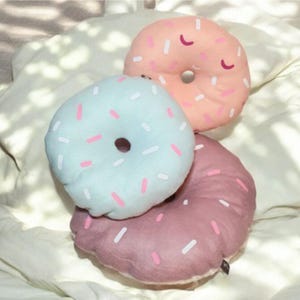 Coussin en forme de beignet, coussin, coussin rond, coussin en forme de beignet et glaçage saupoudré, personnalisable
