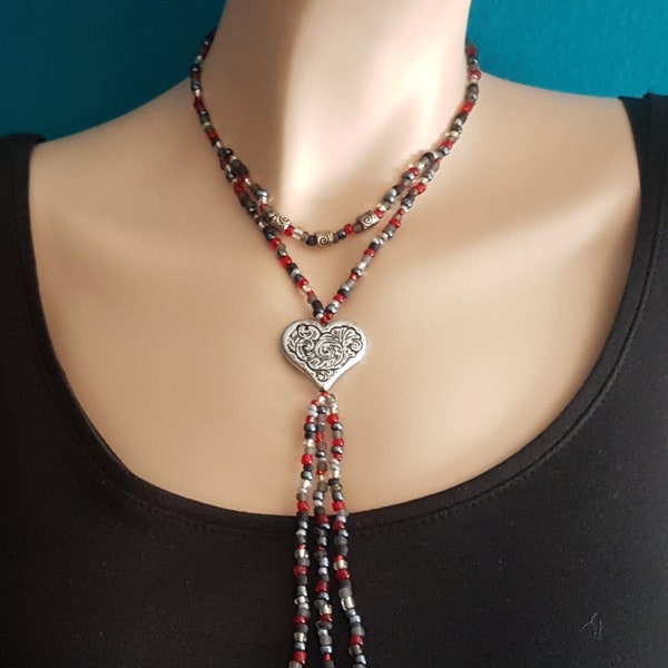 Collier ethno au cœur vintage en argent | Collier de style indien en gris et rouge | Collier de perles Choker avec pendentif cœur | Chaîne du Festival