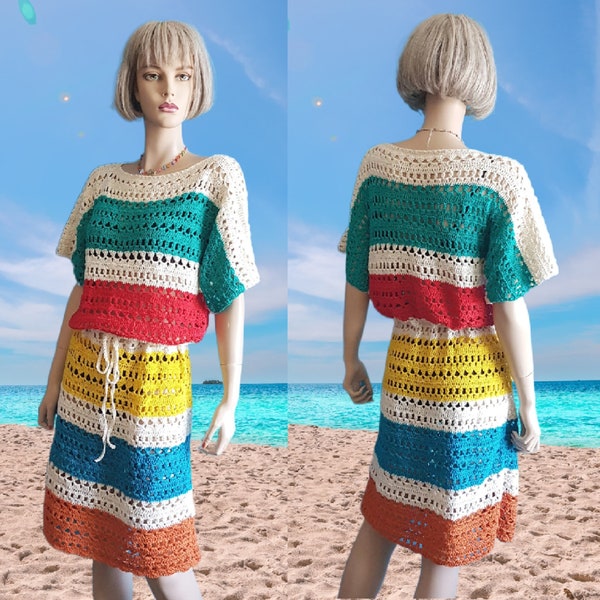 Robe en crochet avec un fin motif de dentelle, rayures colorées, coupe droite | Tunique au crochet manches courtes légère | Cover-Up Plage & Mer | pull bikini