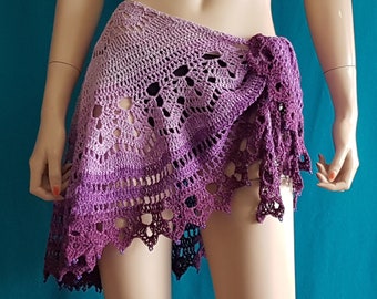 Châle au crochet élégant au look vintage | Couvrir | Écharpe demi-lune au crochet dégradé lilas-violet | Étole au crochet avec bordure en perles | Paréo bohème