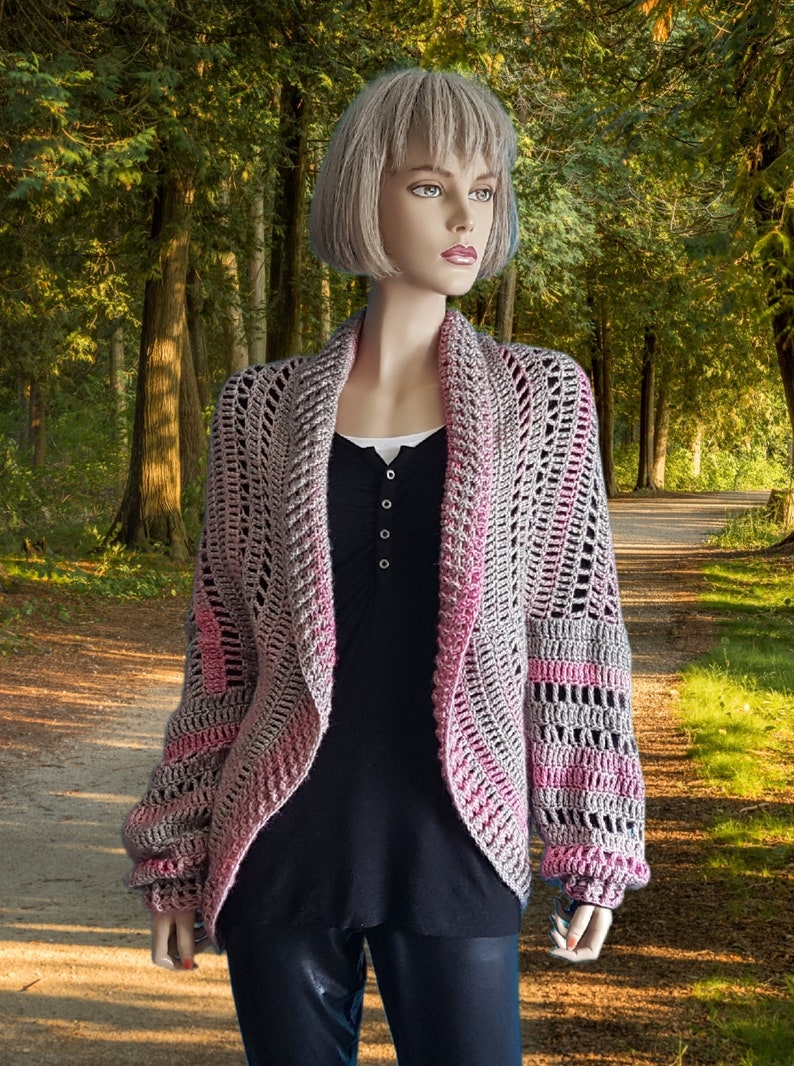 Crochet confortable pour se blottir en dégradé gris et rose Boléro au crochet moelleux-chaud Boléro surdimensionné Cardigan cocon Soul Warmer image 2