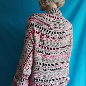 Crochet confortable pour se blottir en dégradé gris et rose Boléro au crochet moelleux-chaud Boléro surdimensionné Cardigan cocon Soul Warmer image 9