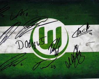 Football - VFL Wolfsburg - Hand Signed A4 Photograph - 2022/23 - COA