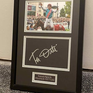 Pferderennen - Frankie Dettori - signiert & Glas gerahmt A4 Karte montiert - ermöglichen - COA