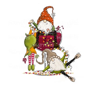 Gnomi alticci che bevono vino - Dipinto a mano - PNG - Sublimazione - Natale, Ornamenti natalizi, Vino rosso, Gnomi divertenti, Luci di Natale