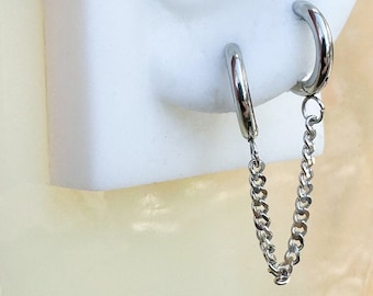 Orecchini a cerchio a catena delicata in argento.